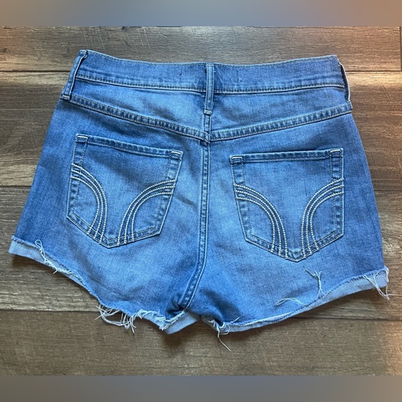 Hollister Short-Short Junior’s Jean Shorts Sz 3 W26 - Picture 2 of 3